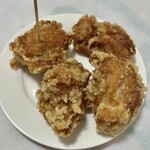 からあげ 金と銀 - 料理写真:金のもも肉唐揚げ/520円♪