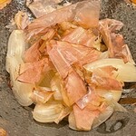 人参公園前 博多 たいな - らっきょう　　らっきょうがスライスさらてて、かつ節？がかかってました。これも初体験。食べやすくかつ節？も味が良くついつい箸が‥