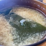 民宿 磯料理 海上亭 - 肉厚ワカメ味噌汁