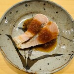 鮨 奥 - 玉葱醤油の爽やかな風味に、鰆のさっぱりした脂が相性最高