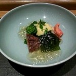 先付け・ほたて、わかめ、大徳寺麩の和え物