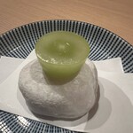 焼肉古今 - マスカット大福です⭐︎