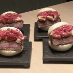 焼肉古今 - 特選古今バーガー♪鮮やか！(≧∀≦)