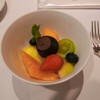 レ セゾン - まずはフルーツが来ます　かゆゆはイチゴが嫌いやねん