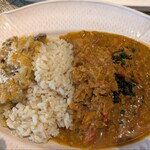 さぼらみ - veganベジカレーW盛り（キーマカレー＆キノコのタイカレー）