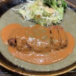 酒場 零 - ビーフカツはドミグラスソースがけで。