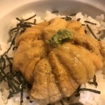 利尻ふる里食堂 - 利尻のウニは、暖流と海流がぶつかる栄養豊富な海で育った最高級の利尻昆布を食用とし、素晴らしく美味