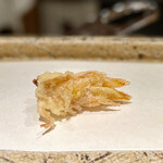 日本橋 蕎ノ字 - 車海老頭① 表面はカリッと！香ばしく、中の身は柔らかな食感……しみじみ美味しい〜✩.*˚