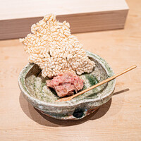 紀尾井町 三谷 - 中落ちと鱶鰭, 舎利煎餅