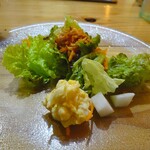 カフェ ヨロ - サラダ