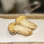 日本橋 蕎ノ字 - 松茸。贅沢に1人1本！サクッとした食感と何より鼻に抜ける香りがたまらない、至極の逸品(⑉• •⑉)❤︎