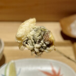 日本橋 蕎ノ字 - 南伊豆のさざえ。大きめカットのさざえの天ぷらは磯の風味と歯ごたえ抜群！お酒が進む一品です。