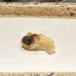 日本橋 蕎ノ字 - さざえの白子。肝の白い部分は比較的癖がなく、天ぷらでいただくのは初めて！こちらもバッチリお酒に合います(* 'ᵕ' )☆