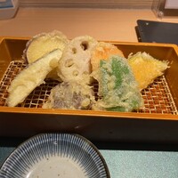 新潟名物 布のり蕎麦とおいしい酒菜 きなせや. 赤坂割烹店 - 彩り豊かな野菜天