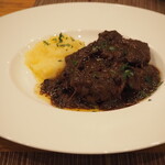 トラットリア・アルモ - 黒毛和牛の赤ワイン煮込み 黒こしょう風味