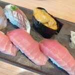 呉竹鮨 - 鯵、中トロ、雲丹