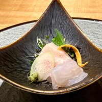 天冨良 麻布よこ田 新宿別邸 - お刺身は、メカジキと平目