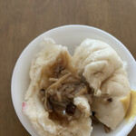 目黒五十番 - 椎茸肉まん割りました