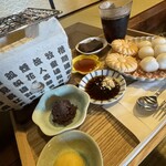 茶房 菊泉 - 自分で焼くお団子のセットドリンク付き（アイスコーヒー）