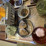 茶房 菊泉 - 自分で焼くおにぎりのセットドリンク付き（緑茶）