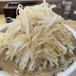 らーめん大 - 『醤油ラーメン野菜マシニンニクマシ』の野菜