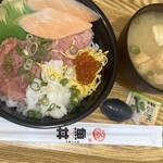 魚丼 - 