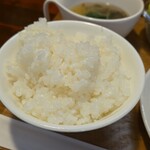 キッチン ブルー グローブ - 普通盛りご飯のアップ