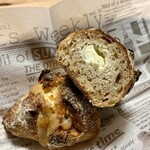 パンやきどころ RIKI - ポム・アマンド メープルとクリームチーズを包んで ¥350