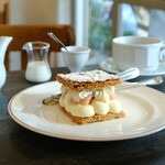 カフェ リゼッタ - 桃のナポレオンパイ