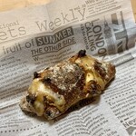 パンやきどころ RIKI - ポム・アマンド メープルとクリームチーズを包んで ¥350