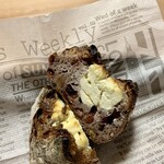 パンやきどころ RIKI - クランベリーとクルミのフロマージュ ¥320