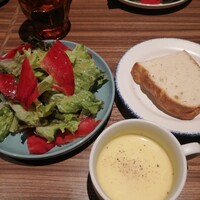 acero - ランチセットのサラダ・スープ・パン