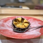 鮨と天草大王 天音 - ◆赤雲丹（天草）・・もう終わりかけで身が少ないと話されていましたけれど、 殻付きで出されると豪華で嬉しくなります。(〃▽〃)