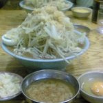 ラーメン富士丸 - ラーメン(全マシ) 生ニンニク・生たまごトッピング