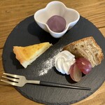 こびとカフェ - さつまいもタルト、あんこ餅、シフォンケーキ