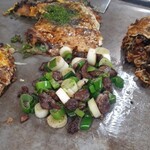 お好み焼きてっちゃん - モツネギ炒め