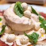 わいん食堂 Chez とし - 2024.9 桃と生ハムのカプレーゼ