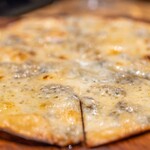 わいん食堂 Chez とし - 2024.9 ゴルゴンゾーラチーズ薄焼きピザ（1,100円）