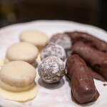 わいん食堂 Chez とし - 2024.9 チョコレート菓子の盛り合わせ