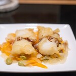 わいん食堂 Chez とし - 2024.9 お通し（330円）真イカのベニエのエスカベッシュ風