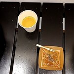 おたべ - 料理写真:焼きおたべとお茶