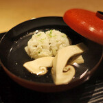 富小路 やま岸 - 吸い物（はも、松茸）