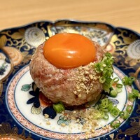 肉亭ふたご iki 本郷三丁目店 - 粋なユッケ