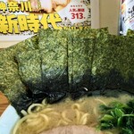 ラーメン六角家 - 海苔増しは5枚150円。