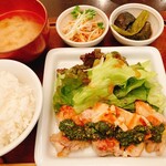 パルファン - 鶏肉のバジルマスタードソース、ごぼうサラダ、ナスの煮物