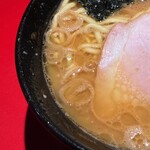 ラーメン 厚木家 - 直系の中ではマイルドなバランスのスープ。