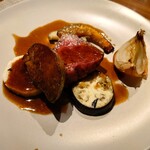 キャトルラパン 北梅田 - 牛肉ステーキ、フォアグラ乗せ