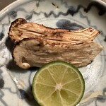 徳ㇵ本也 - 松茸炭火焼き