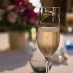 神楽坂 フレンチレストラン ラリアンス - 乾杯のシャンパン