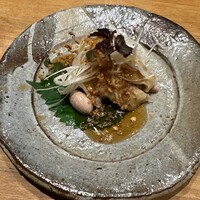 京中華 牧定 - 蒸し丹波黒鶏、白髪葱と揚げたじゃこを散らして